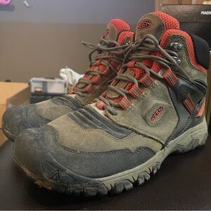 KEEN leather hiking boots